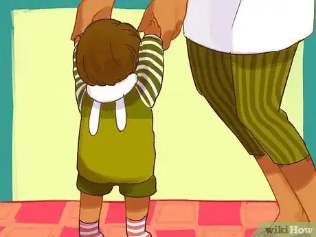 Imagen titulada Teach Your Baby to Walk Step 12