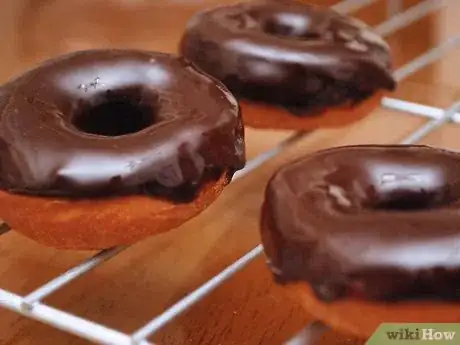 Imagen titulada Make Chocolate Glazed Donuts Step 10