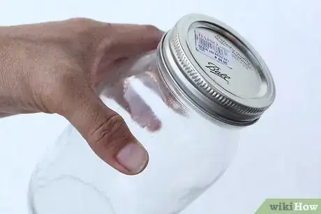 Imagen titulada Decorate a Mason Jar Step 16