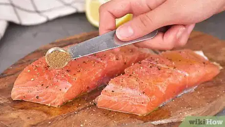 Imagen titulada Pan Fry Salmon Step 4