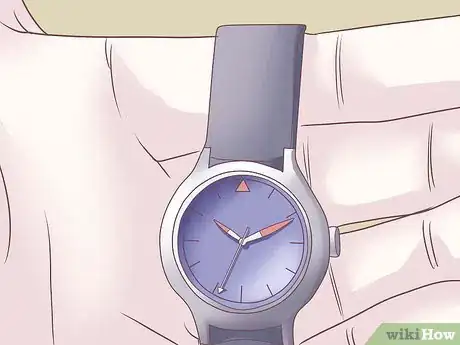 Imagen titulada Use an Analog Watch as a Compass Step 5