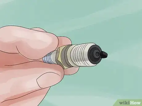 Imagen titulada Read a Spark Plug Step 3