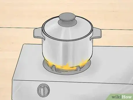 Imagen titulada Put out a Grease Fire Step 11