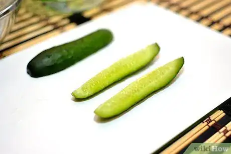 Imagen titulada Peel and Seed a Cucumber Step 9