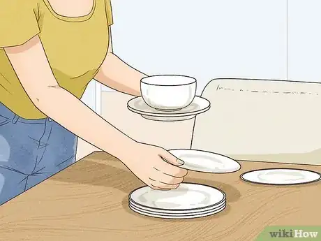 Imagen titulada Have Good Table Manners Step 15