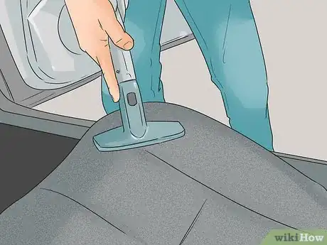 Imagen titulada Clean Cloth Car Seats Step 1