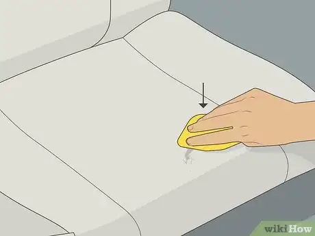 Imagen titulada Remove Coffee Stains from a Car Seat Step 2