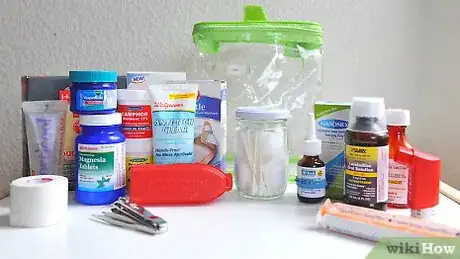 Imagen titulada Create a Home First Aid Kit Step 2