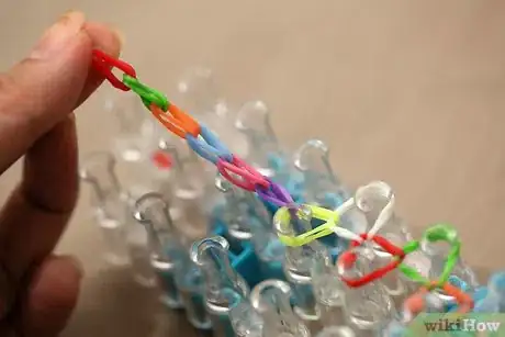 Imagen titulada Make a Rainbow Loom Bracelet Step 10