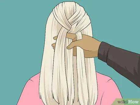 Imagen titulada Start a French Braid Step 11