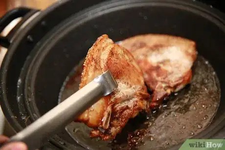Imagen titulada Tell if Pork Chops Are Done Step 5