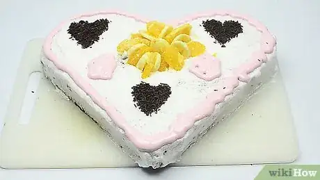 Imagen titulada Make a Heart Shaped Cake Step 23