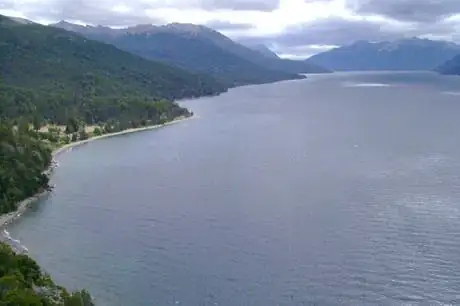 Imagen titulada Vista aerea de Villa Traful, Argentina