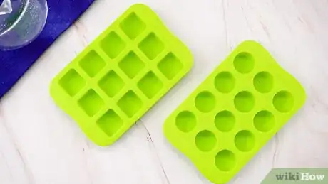 Imagen titulada Make Ice Cubes Without a Tray Step 1