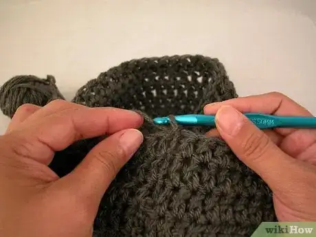 Imagen titulada Crochet a Skull Cap Step 9