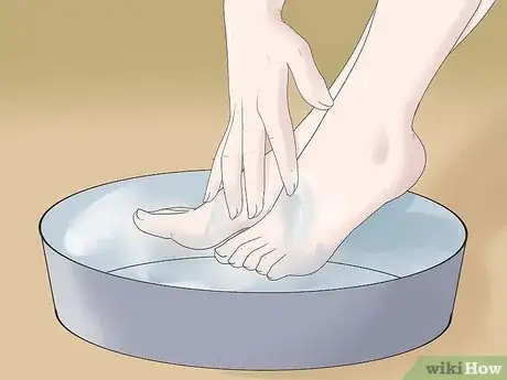 Imagen titulada Perform a Professional Salon Pedicure Step 11