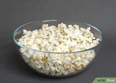 Imagen titulada Make Microwave Popcorn Extra Buttery Step 4