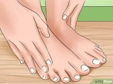 Imagen titulada Care for Rough, Dry Feet Step 14