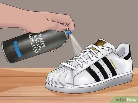 Imagen titulada Keep White Adidas Superstar Shoes Clean Step 1