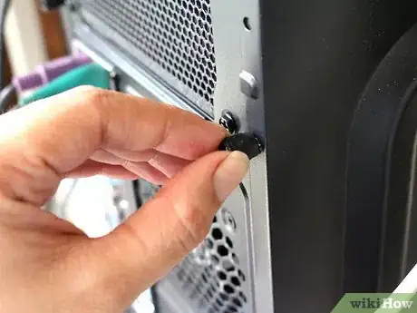 Imagen titulada Clean a Desktop PC Motherboard Step 6