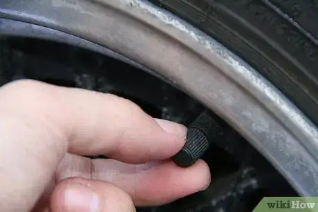 Imagen titulada Check and Add Air to Car Tires Step 4