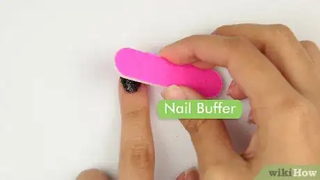 Imagen titulada Remove Powder Nails Step 1