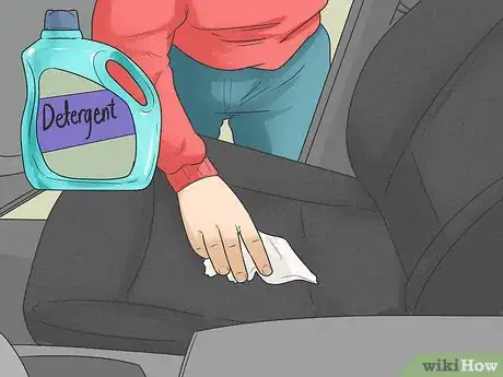 Imagen titulada Clean Cloth Car Seats Step 7