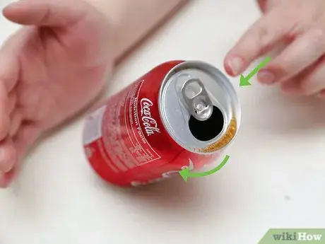 Imagen titulada Balance a Soda Can at a 45 Degree Angle Step 4