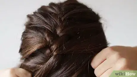 Imagen titulada Braid Your Own Hair Step 13