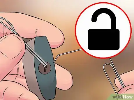 Imagen titulada Use a Paper Clip in Many Ways Step 11