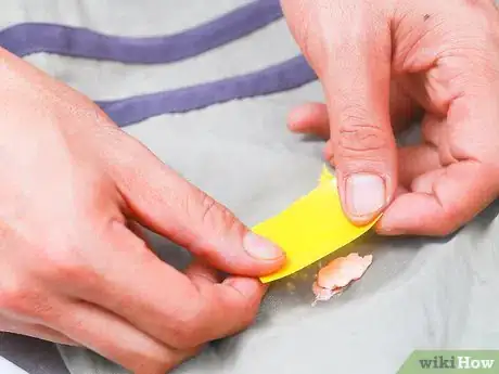 Imagen titulada Remove Gum from Clothes Step 46