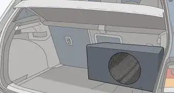 conectar un amplificador y un subwoofer a un vehículo