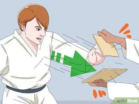 Imagen titulada Break Boards with Your Bare Hands Step 12