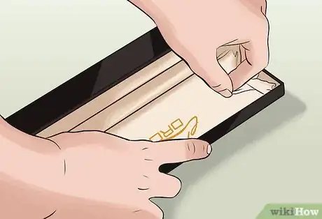 Imagen titulada Hang a Mezuzah Step 1