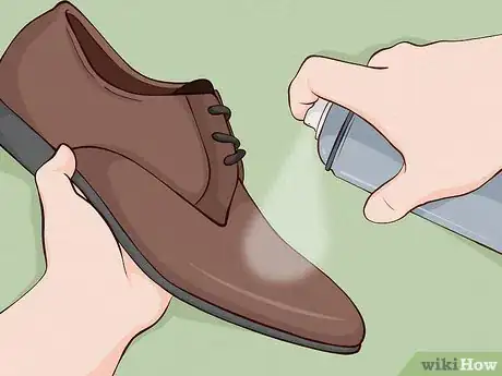 Imagen titulada Stretch Suede Shoes Step 1