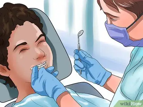 Imagen titulada Clean Teeth With Braces Step 12