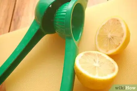 Imagen titulada Make Citrus Fruit Easier to Squeeze (Microwave Method) Step 5