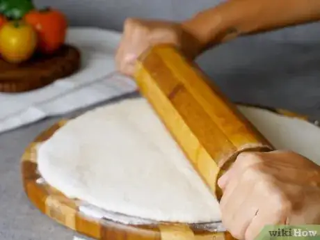 Imagen titulada Cook Pizza on a Pizza Stone Step 7