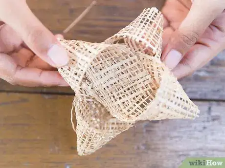 Imagen titulada Make a Burlap Bow Step 20