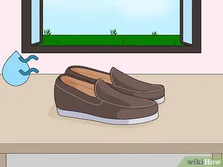 Imagen titulada Remove Salt Stains from Shoes Step 7