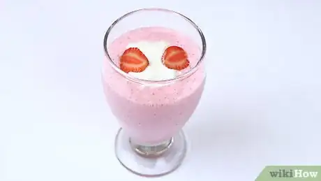 Imagen titulada Make Strawberry Milkshakes Step 13