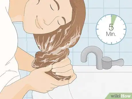 Imagen titulada Wash Hair in a Sink Step 14