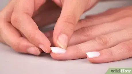 Imagen titulada Do Gel Nails with Tips Step 6