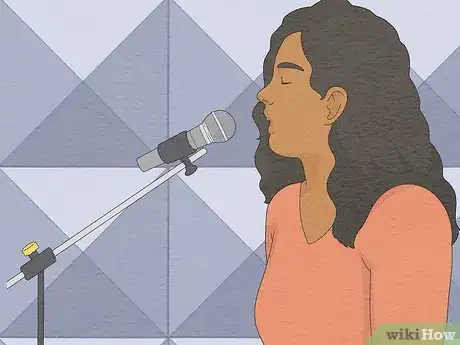 Imagen titulada Sing Into a Microphone Step 4