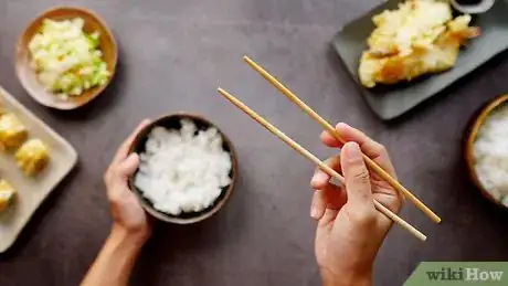 Imagen titulada Eat Rice with Chopsticks Step 1