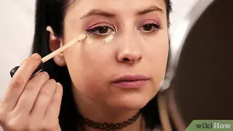 Imagen titulada Apply Eyeliner to the Waterline Step 1
