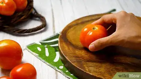 Imagen titulada Slice a Tomato Step 1