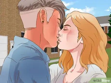 Imagen titulada Get Your Boyfriend to French Kiss You when He Doesn't Know How to Step 8