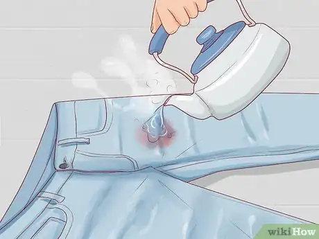 Imagen titulada Remove a Red Wine Stain from Jeans Step 6