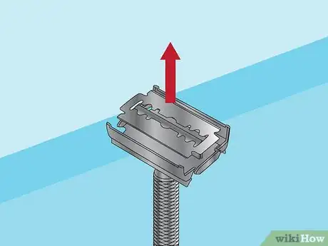 Imagen titulada Remove Blades from a Razor Step 3